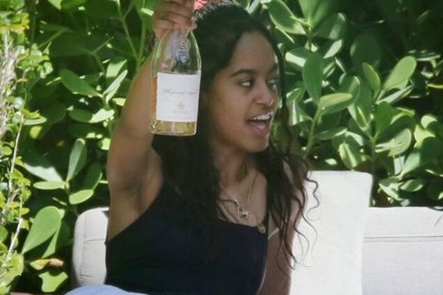 Несовершеннолетнюю дочь Обамы поймали на запретных развлечениях