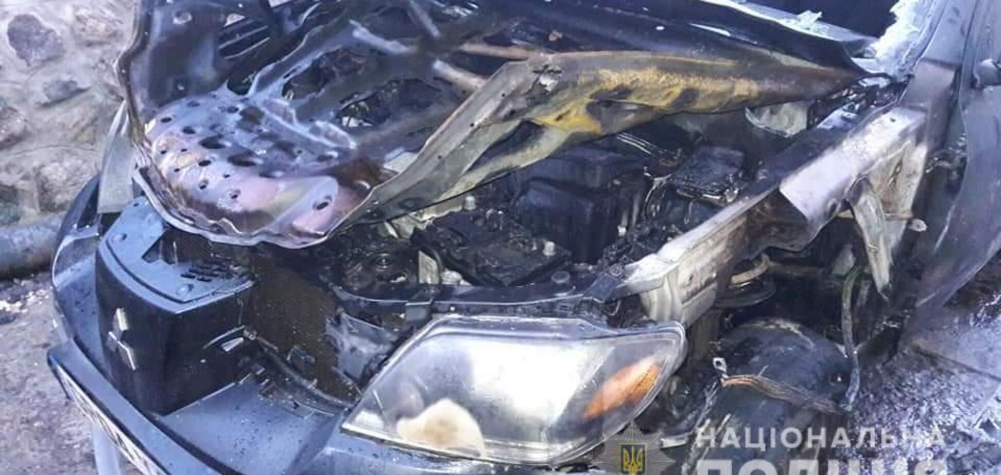 Под Киевом депутату подожгли авто на еврономерах: фото последствий 