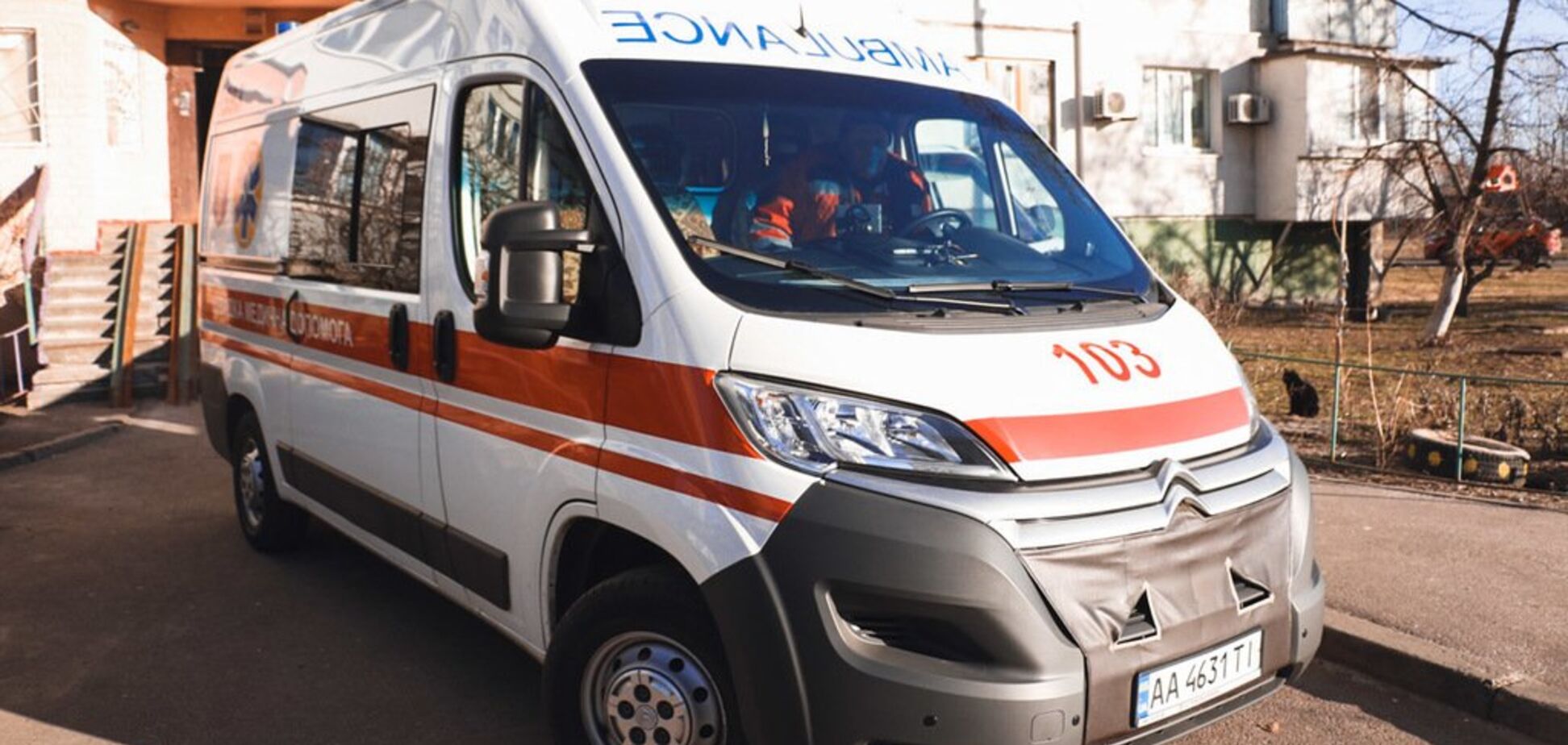 У київському під'їзді знайшли труп молодого хлопця: перші подробиці та фото