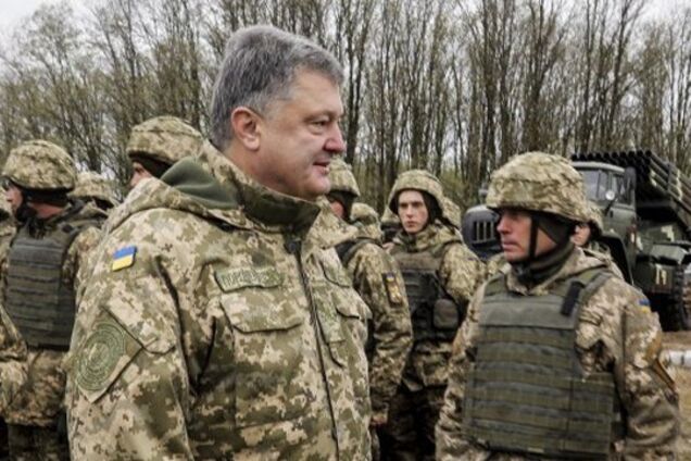 Порошенко дозволив допуск іноземних військових в Україну