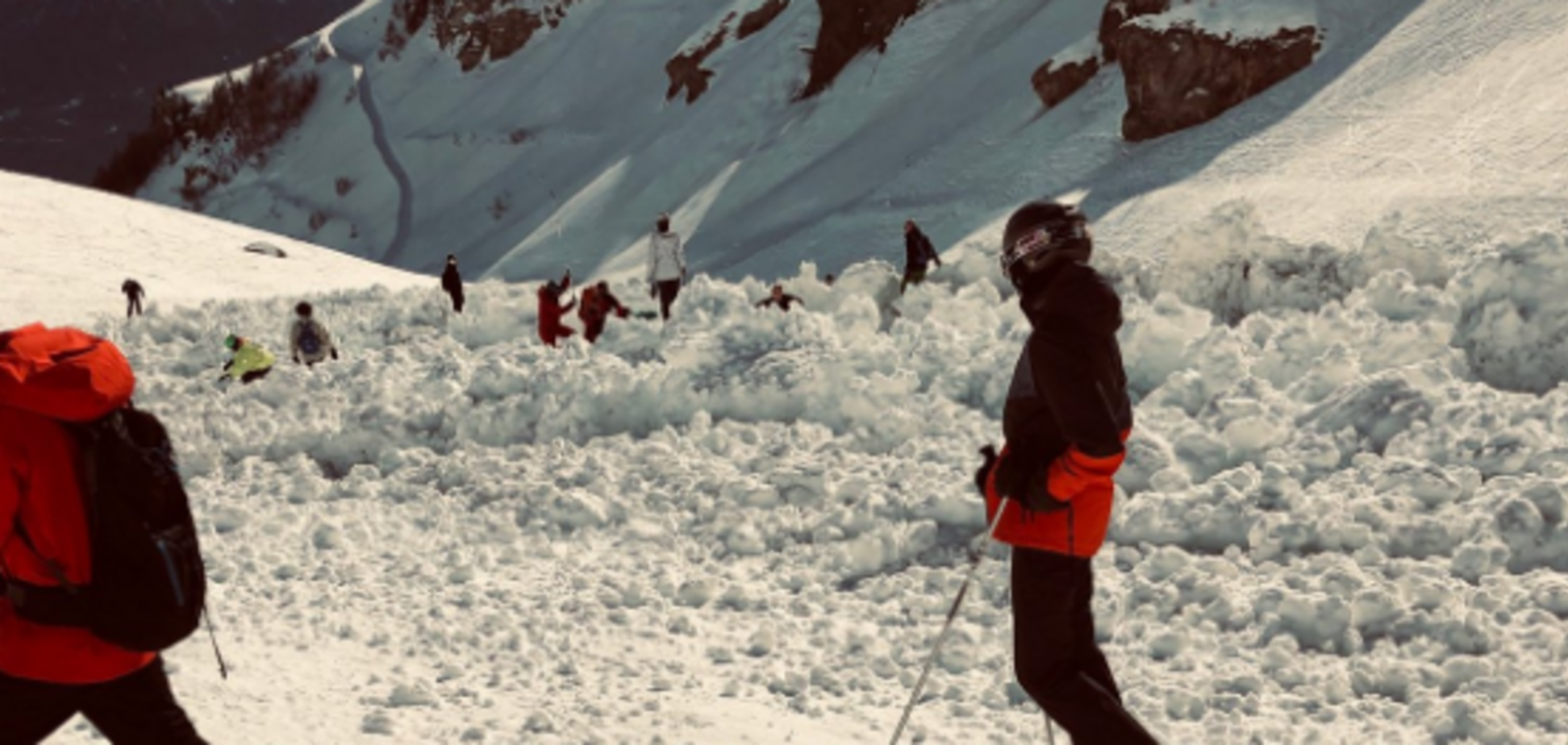 Поховані 12 осіб: популярний курорт Швейцарії накрила лавина. Фото і відео з місця НП