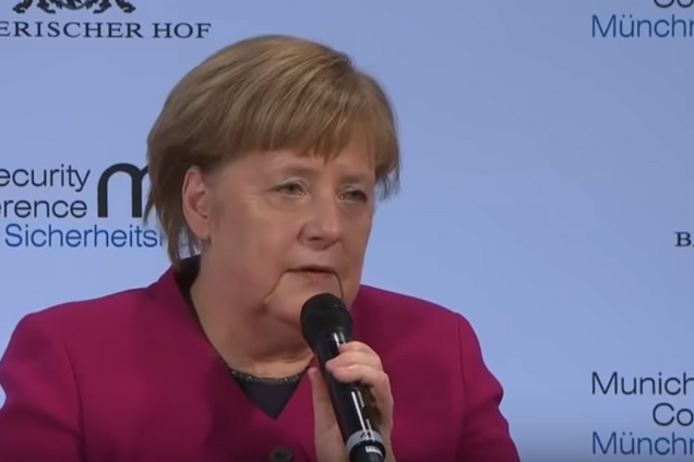 'Сидить на двох стільцях': Цимбалюк розкритикував Меркель за загравання з Кремлем