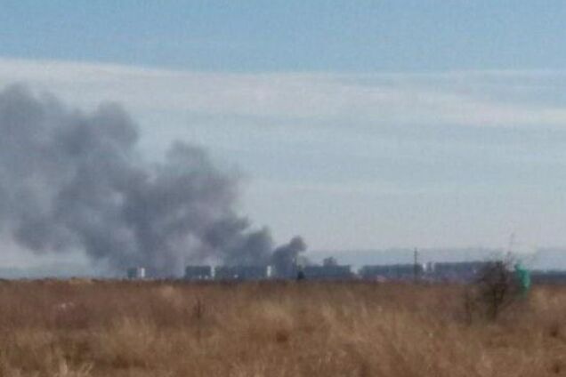 В Крыму вспыхнул масштабный пожар на заводе: первые подробности