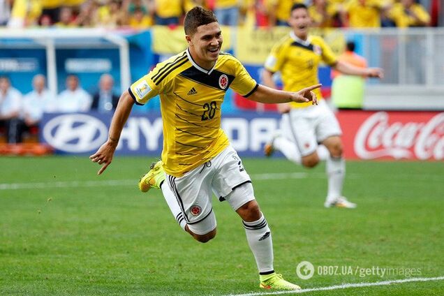 Футболист забил гол-шедевр по невероятной траектории — опубликовано видео