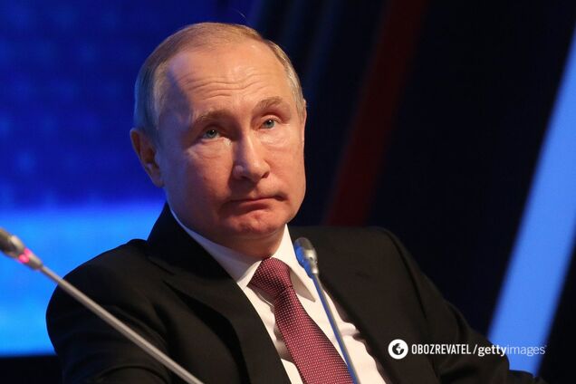 'Главарь бандитов на тумбочке в лабутенах': в сети высмеяли послание Путина