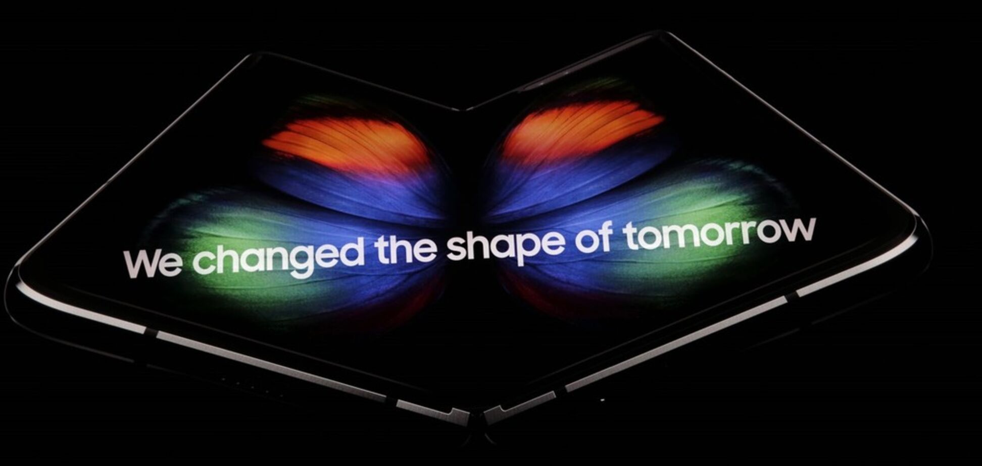 Революционный гаджет: Samsung презентовала первый гибкий смартфон