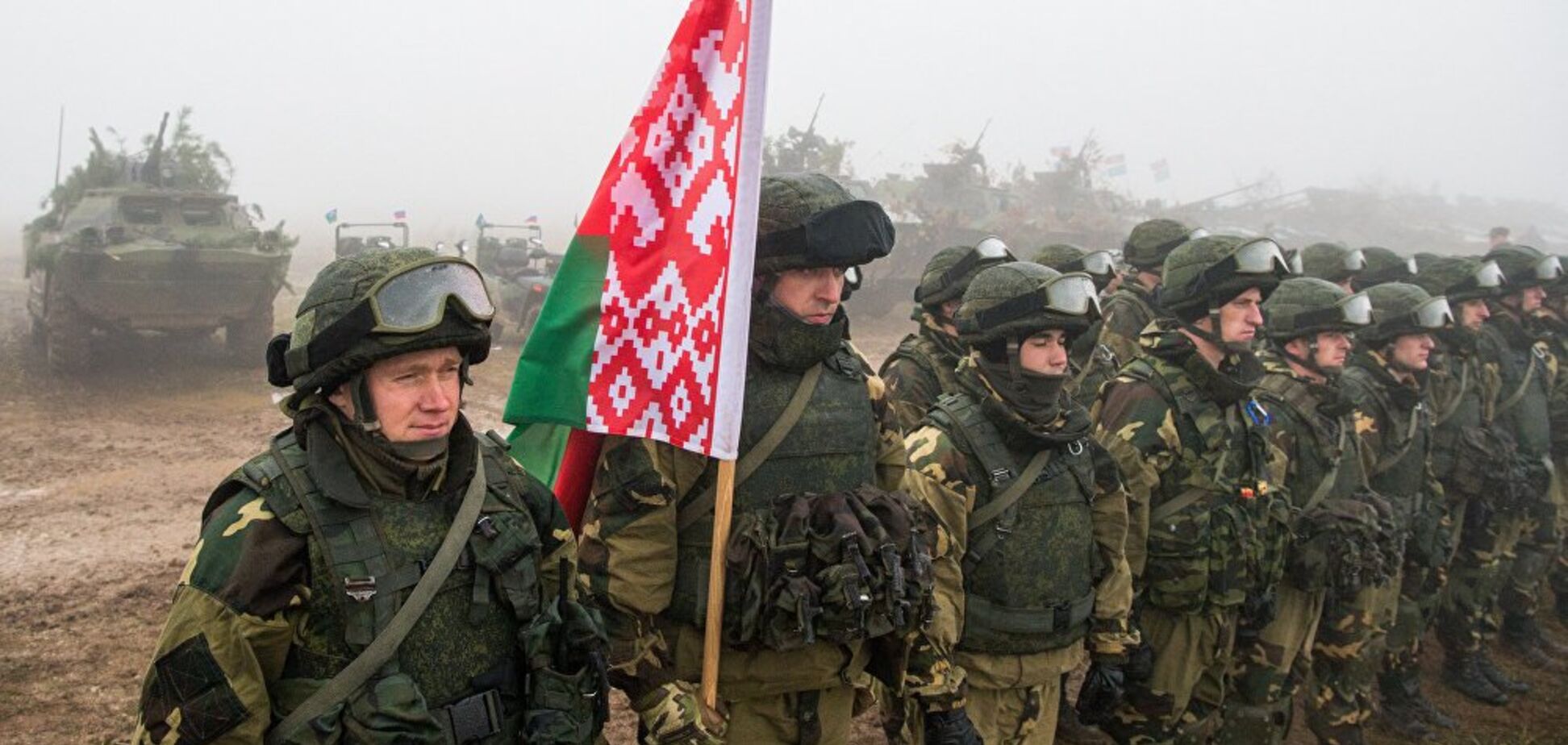 'Помирять два 'братні' народи': Цимбалюк попередив Україну про загрозу від Білорусі