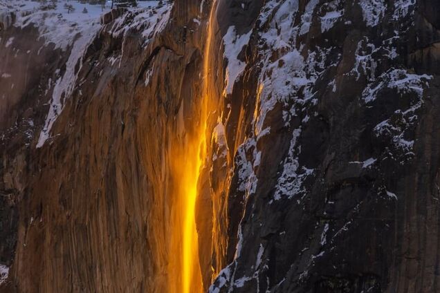 ''Огненный водопад'' в США восхитил туристов: завораживающие снимки