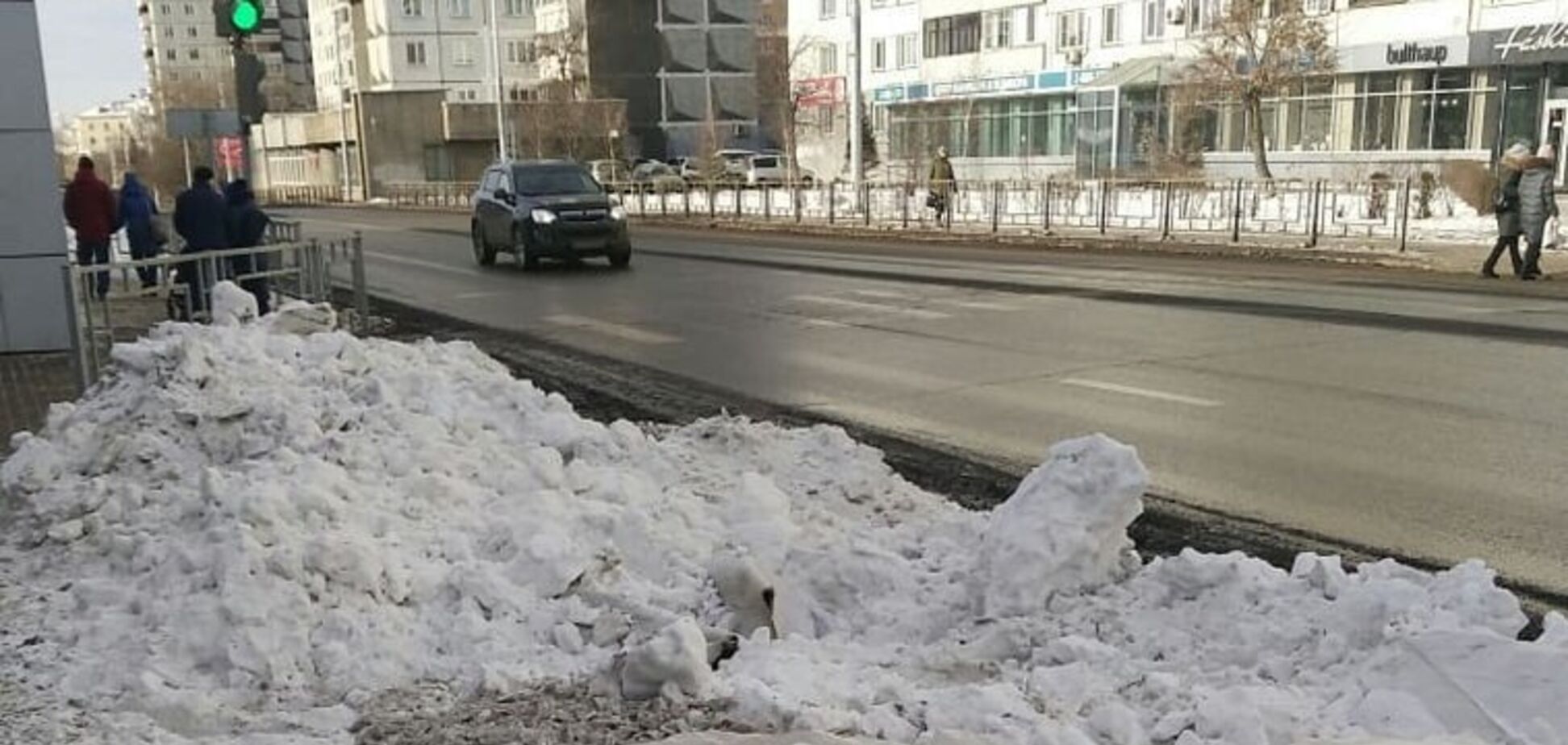 Через Путіна в Росії перед Універсіадою відбілюють брудний сніг — фотофакт