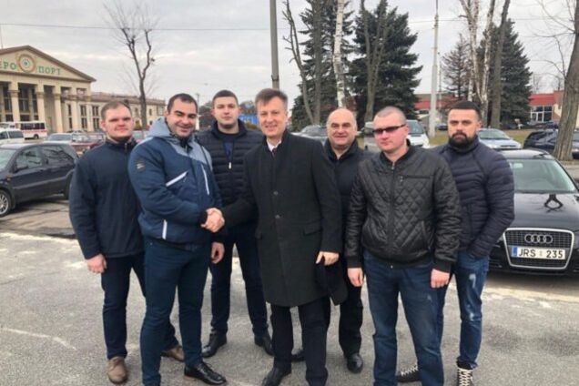 Наливайченко вимагає подовжити пільговий термін розмитнення "євроблях" до кінця року