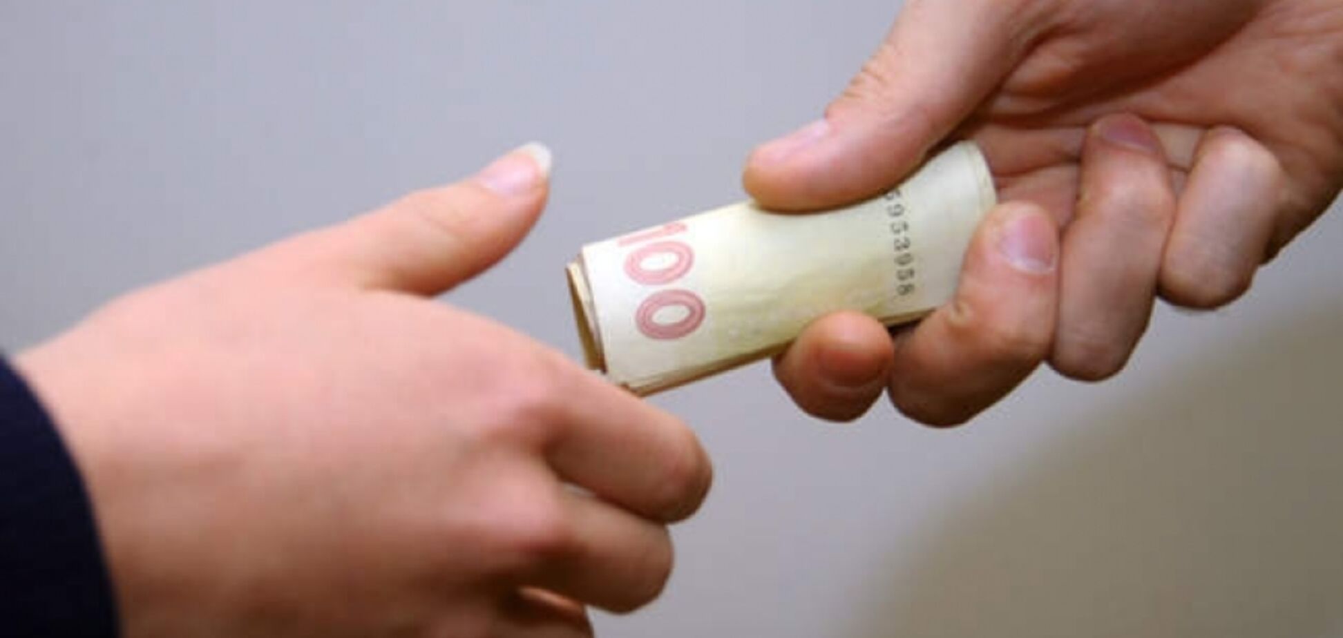 Дають по 500 грн: у Чернігові засікли на відео підкуп виборців