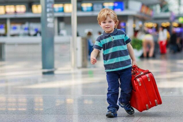 В Україні ввели нові правила вивезення дітей за кордон: що змінилося