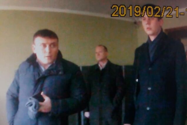 Подкуп избирателей с револьвером в сумке