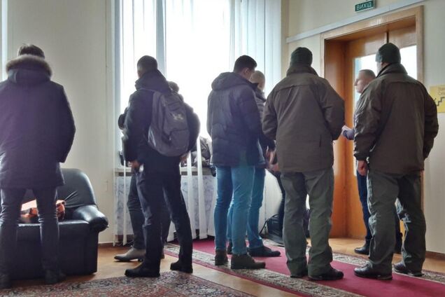 НАБУ нагрянуло з обшуком до Полтавської ОДА: перші подробиці та фото