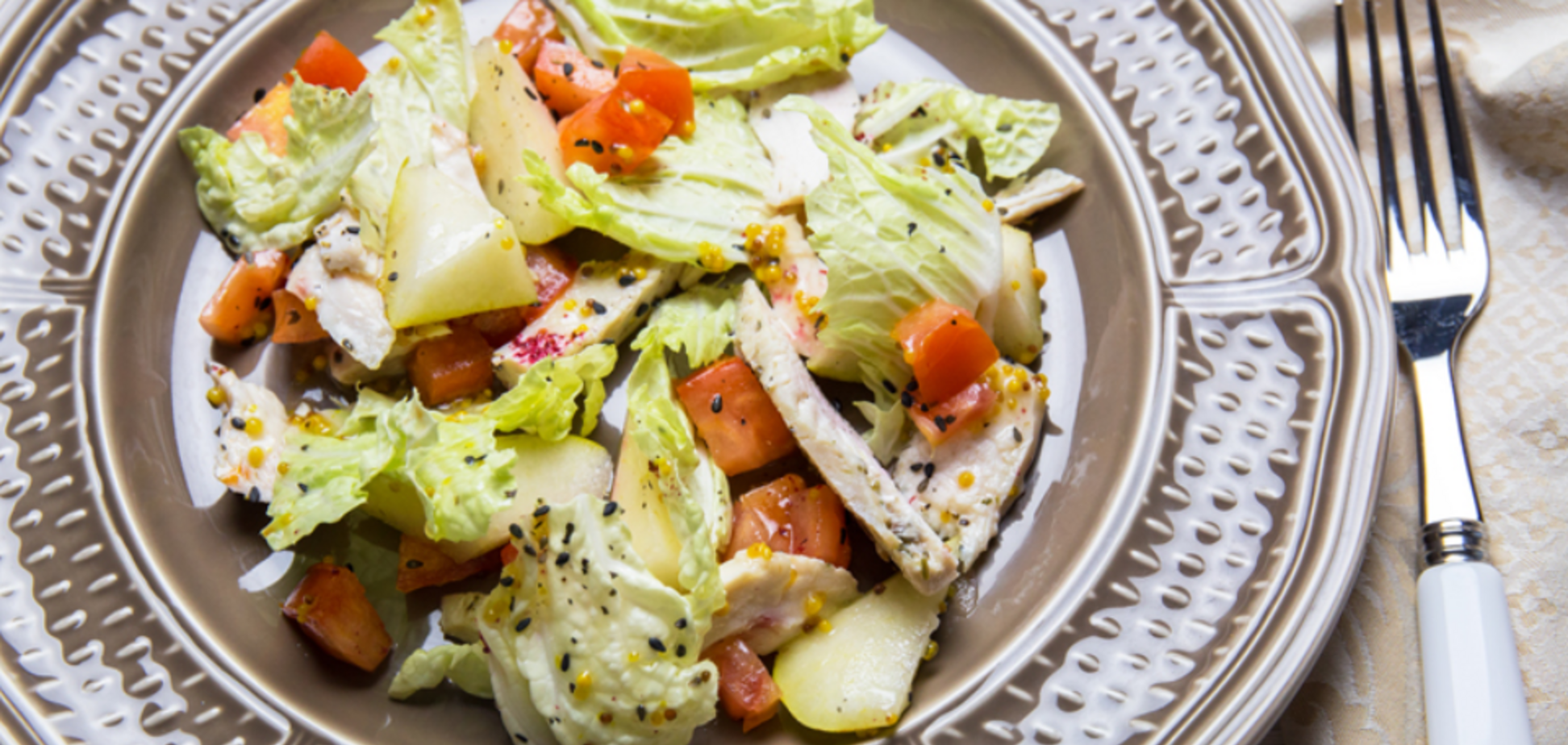 Как приготовить необычный салат с курицей: рецепт от известного кулинара