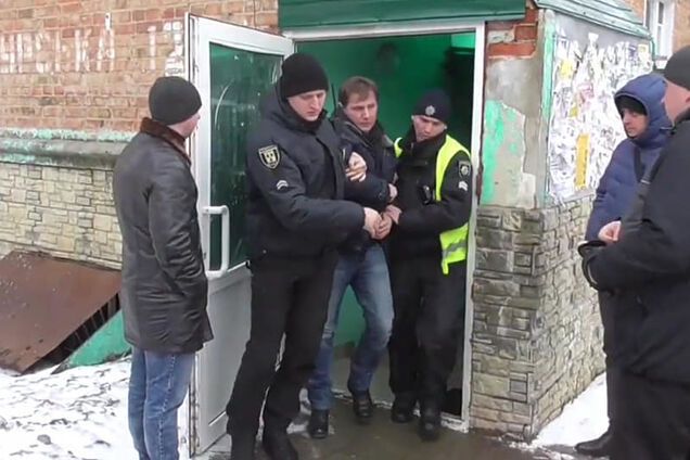 Поліцейським, які затримали двох громадян за 'підкуп виборців', пред'явлено підозри