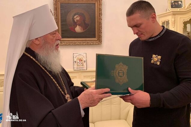 Усик попросив благословення у митрополита РПЦ в Україні