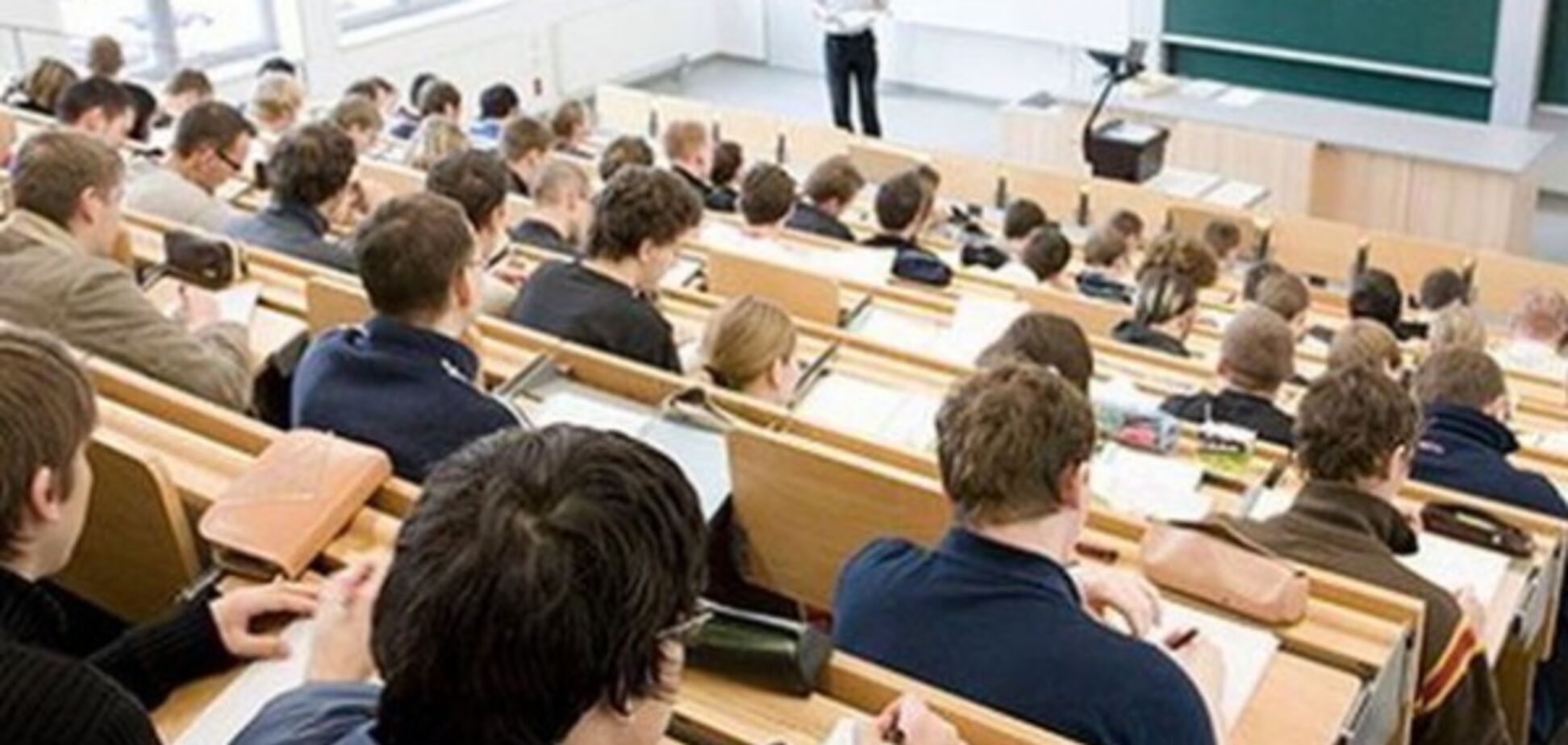 Покинуть країну? Українці обурені зростанням цін на навчання у ВНЗ