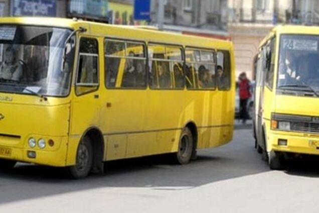 'Хвора!' У Києві водій маршрутки накинувся на пасажирку