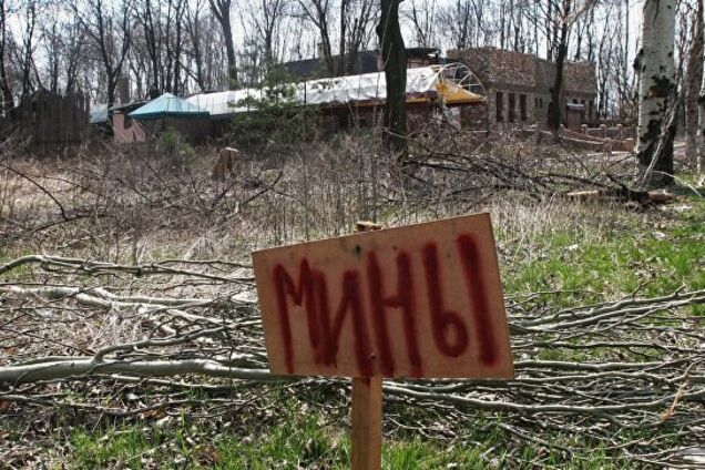 'Минируют все, даже школы!' В 'ДНР' устроили истерику из-за подрыва автобуса на Донбассе