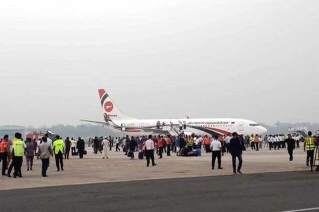 В Бангладеш захватили пассажирский лайнер: что известно