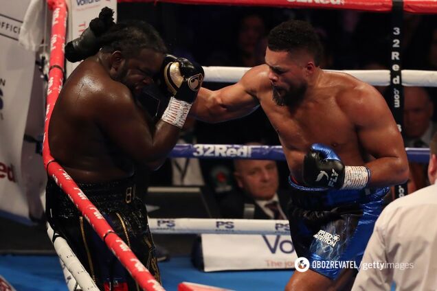 Экс-чемпиона мира по боксу забили в титульном бою - опубликовано видео