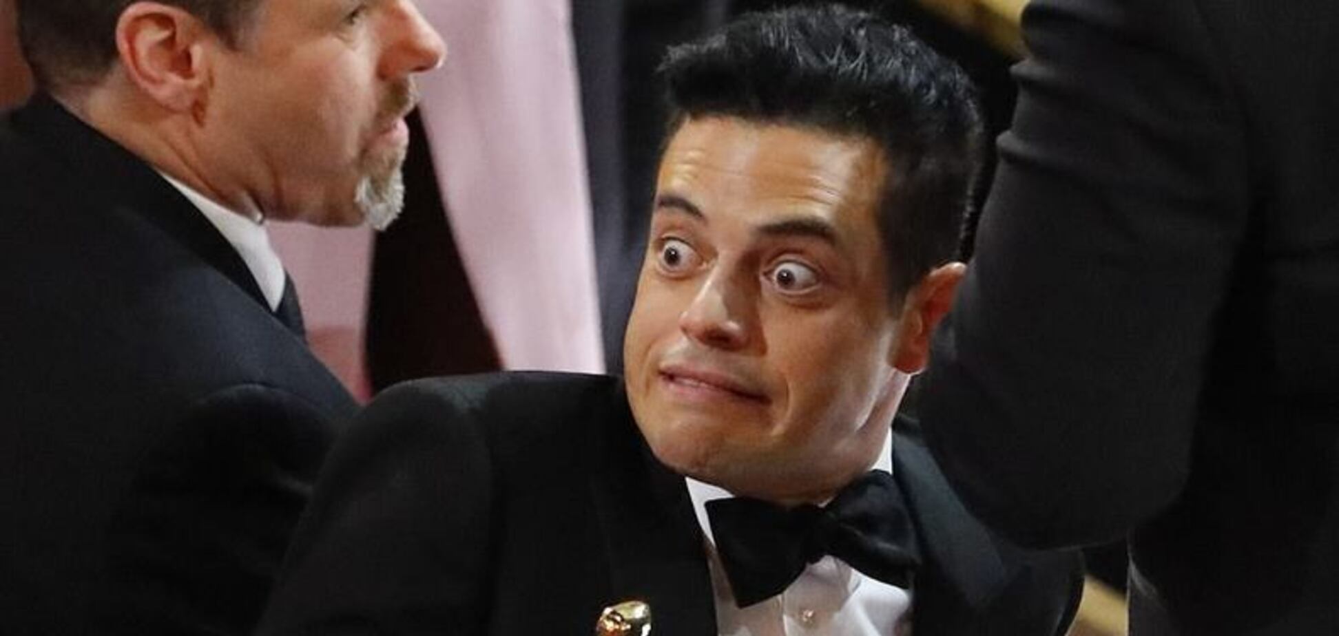 Получившая 'Оскар' звезда рухнула со сцены вместе со статуэткой