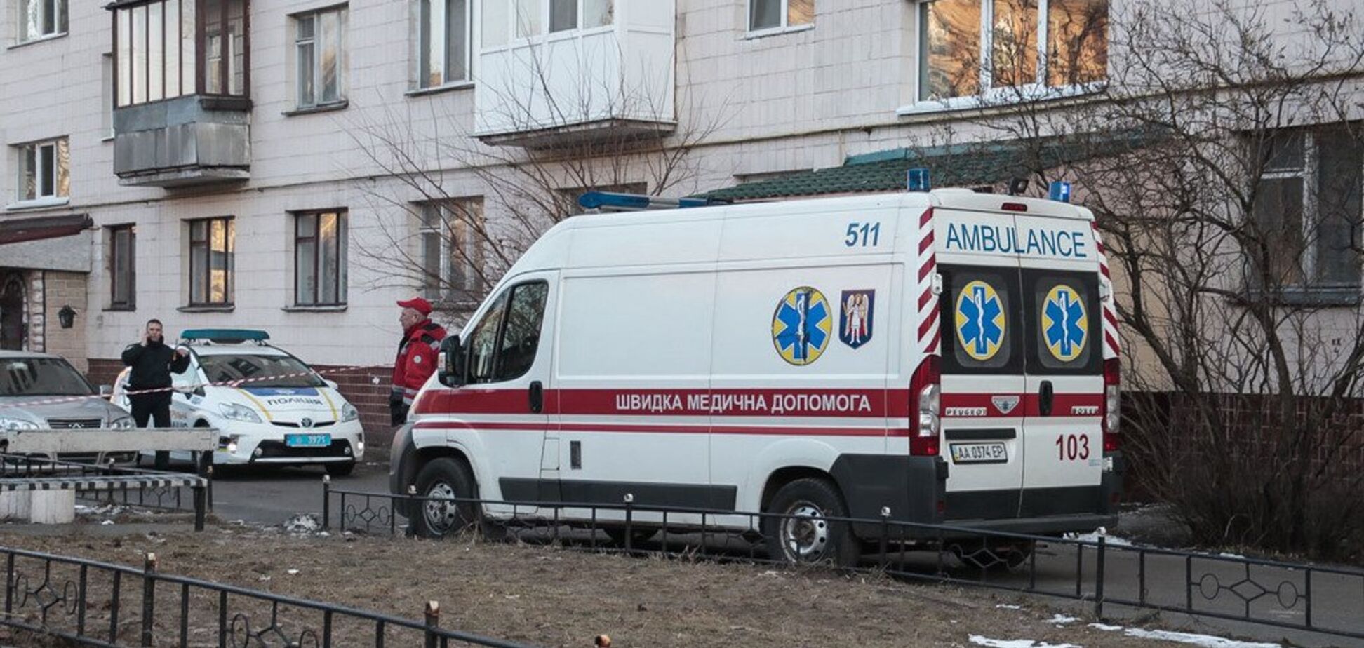 В Киеве школьник выбросился из окна: фото с места ЧП