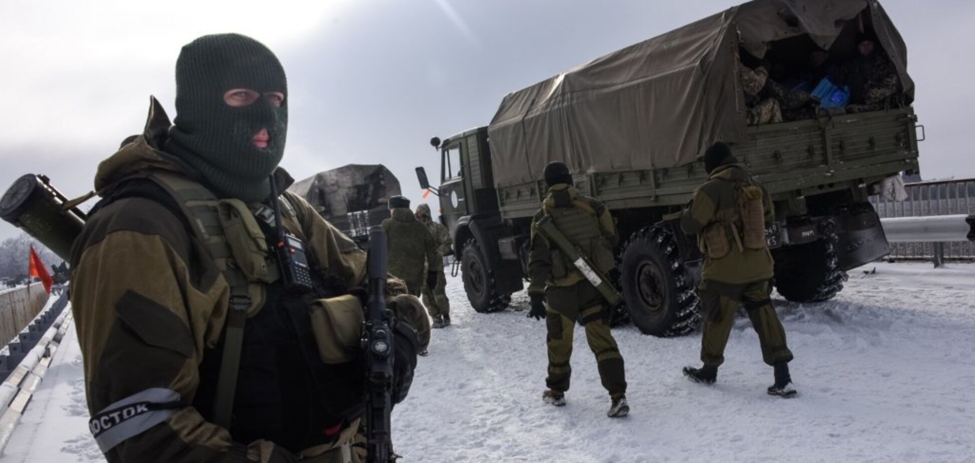 'Розкопали в шахтах!' Терористи 'ДНР' засвітили озброєння з екіпажем іхтамнєтів