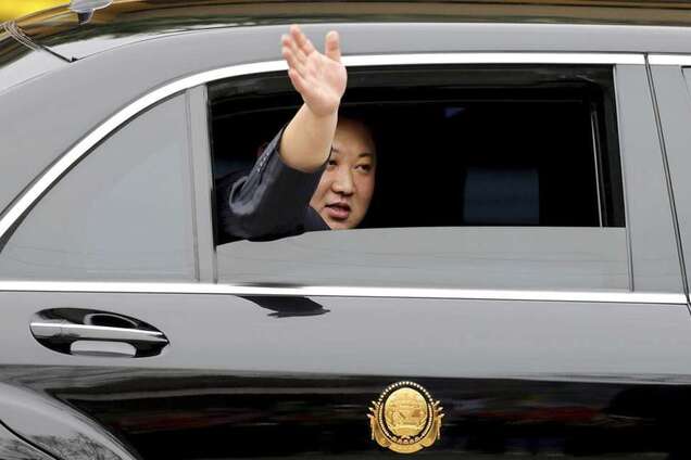 Бігає охорона і 30 авто: Кім Чен Ин вразив грандіозним кортежем у В'єтнамі