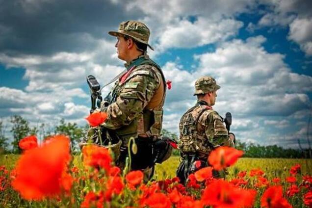 Ворога зупиняє не зброя, а той, хто цю зброю тримає міцно!