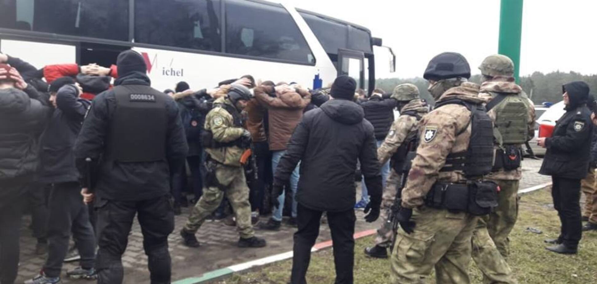 В Одессу послали автобусы с вооруженными людьми: спецназ взял 'титушек'