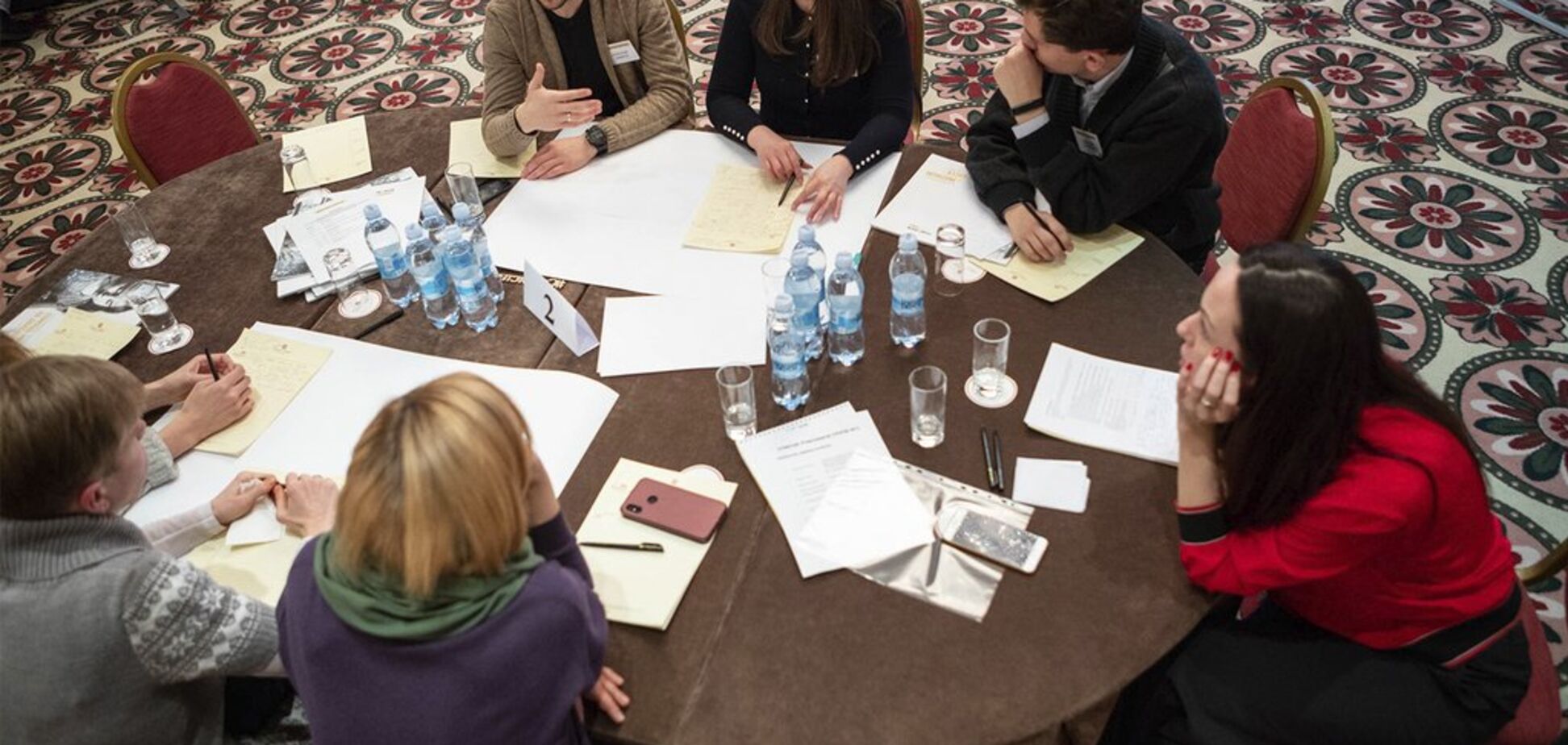 Ответить на новый вызов: Фонд Ахметова организовал экспериментальную встречу в Киеве