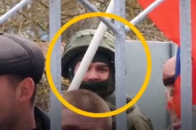 Тактика 'живого щита': у Криму розкрили підлість 'зелених чоловічків'