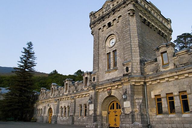 Оккупанты решили избавиться от крупнейшей винодельни Крыма