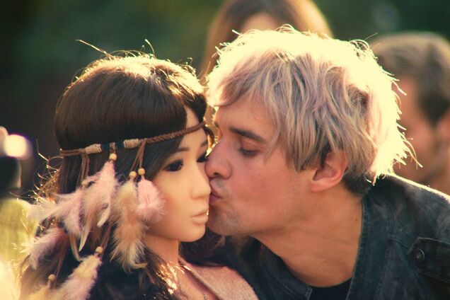 Fontaliza рассказала, как сняла клип ''Амазонка'' о любви с силиконовой женщиной