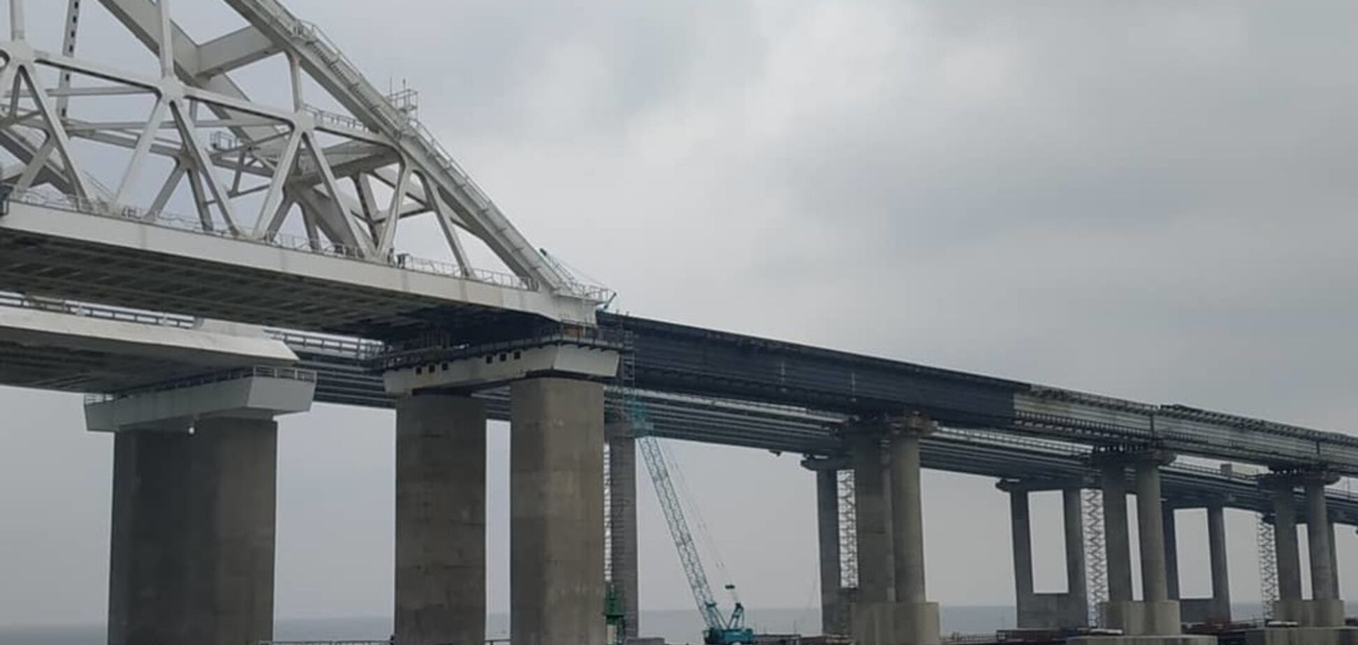 Скоро будет еще хуже: серьезная проблема Крымского моста попала на фото 