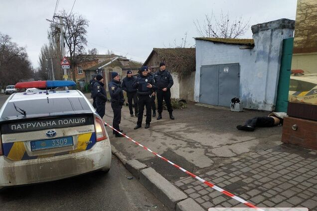Тело подкинули: в центре Николаева нашли труп с изуродованным лицом. Фото 18+