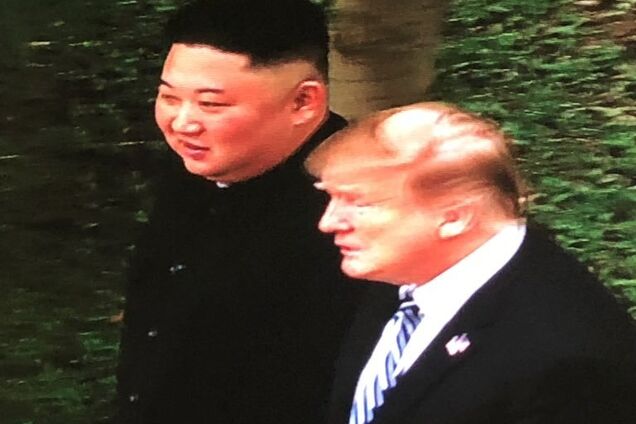 Ховалася за кущами: сестра Кім Чен Ина відзначилася дивною поведінкою на переговорах із Трампом