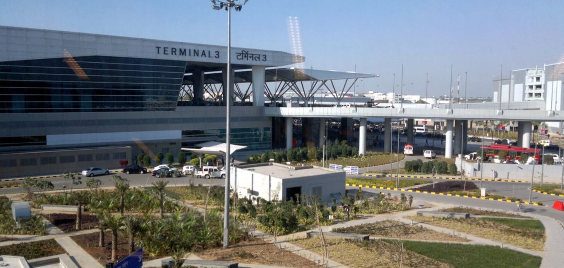 Военный конфликт Индии и Пакистана: украинцы застряли в аэропорту Дели 