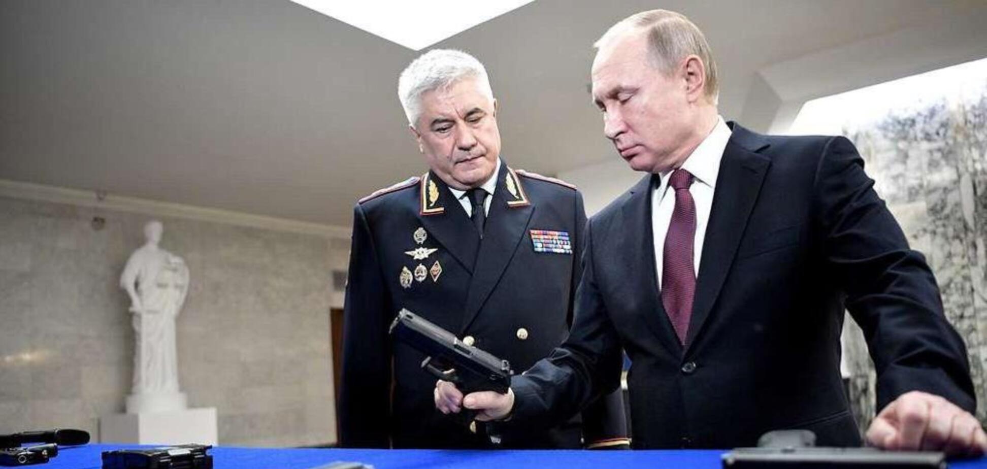 'Вогонь!' Путіна зняли з пістолетом у руках: відеофакт