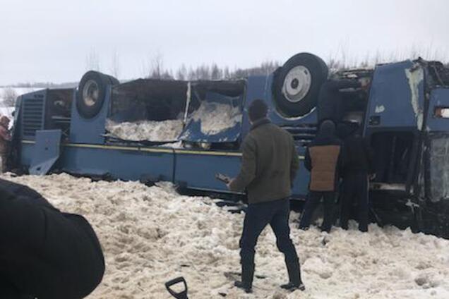 Витягували гідравлікою: в Росії трапилася страшна ДТП із дітьми. Фото і відео з місця аварії