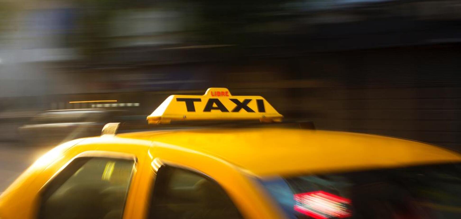 Санкції провалилися? У Києві засікли заборонене російське таксі