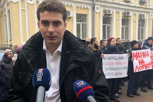 Битва за ''вертолетку'': команда Януковича отступать не собирается