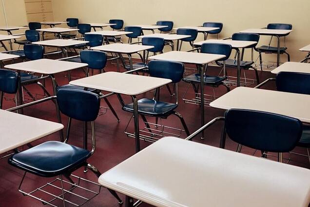 В Киеве начали массово закрывать школы: что об этом известно