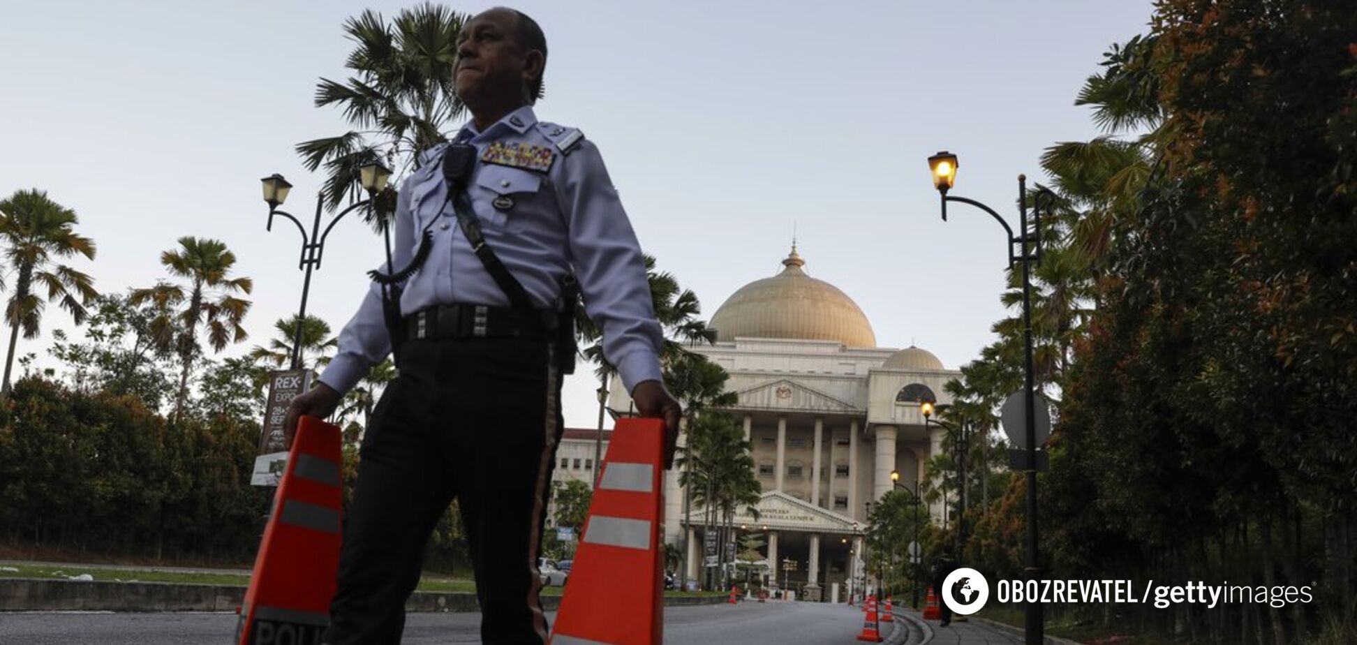 Жонглировали ребенком! Россияне угодили в громкий скандал в Малайзии. Видео