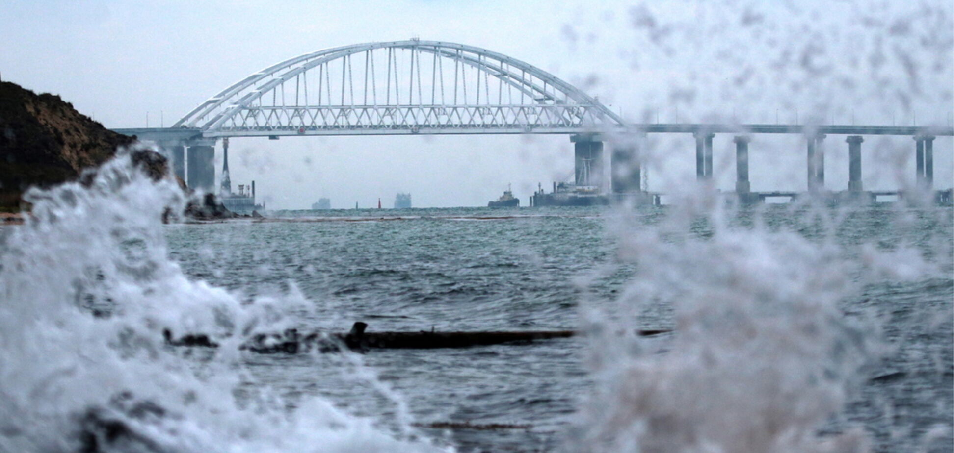 'Змиє разом із берегом': будівельникам Кримського мосту вказали на фатальну помилку