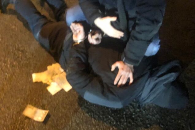 В Киеве на крупной взятке задержан замдиректора государственной ''оборонки'': детали спецоперации