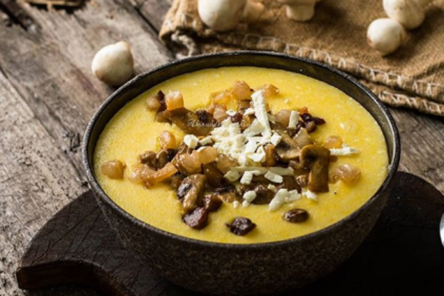 Як приготувати бануш з бринзою: простий рецепт