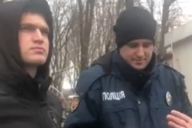 В штабе Гриценко заявили о провокациях от полицейских: опубликовано видео